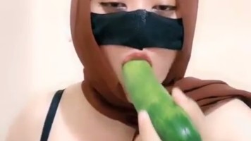 Lagi Sange Mode Jilbab Silvia Pake Dua Timun Omek