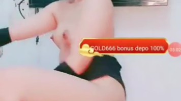 Clouvers Sexy Goyang Erotis Sambil Omek