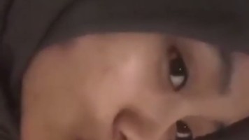 Bokep Premium Koleksi Pribadi Hijab Kirana Pamer Mainin Toket
