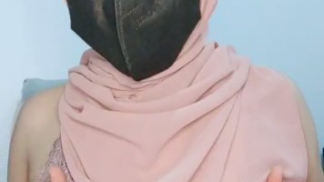 Caca Berjilbab Nakal Buka Baju Colmek Hot