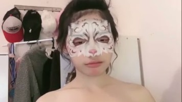 Selena Cantik Celana Jeans Pendek Talanjang Dada