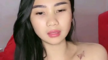 Yuka Lim Pamer Tubuh Seksi Mulus