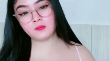 POV Kamu Ngocok Bareng Host Toge Semok Mango