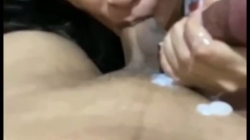 Novia Cewek Jilbab Lugu Kacamata Tapi Pulen Banget Badannya