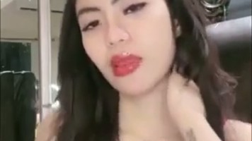 Endingnya Telanjang Uting Coklat Host Cantik Selebgram